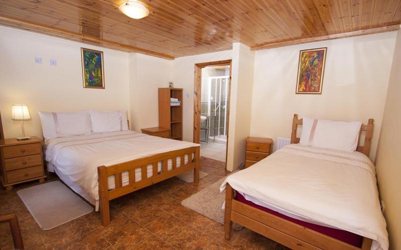 Beezies Self Catering Cottages Grange  Kültér fotó